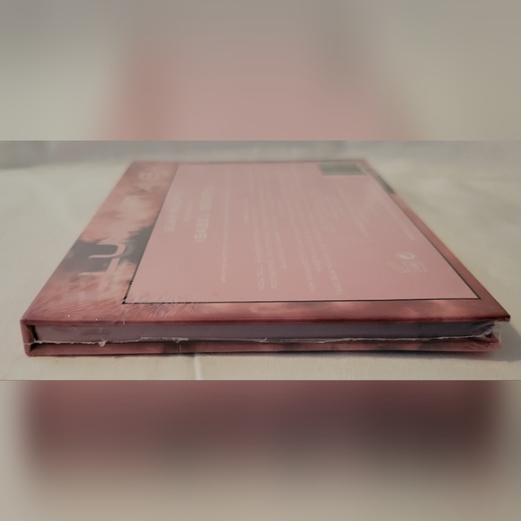 ILLUMINATI X ISA Eyeshadow Palette - Picture 3 of 4